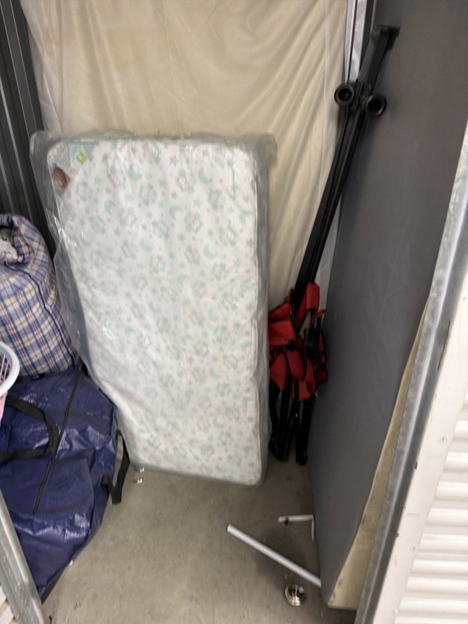 5 x 10 storage unit in Taylor, MI