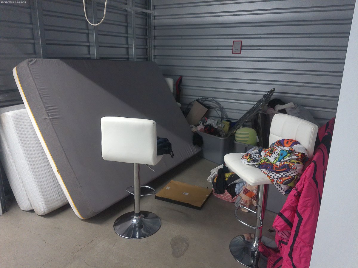 10 x 10 storage unit in Glendale, AZ