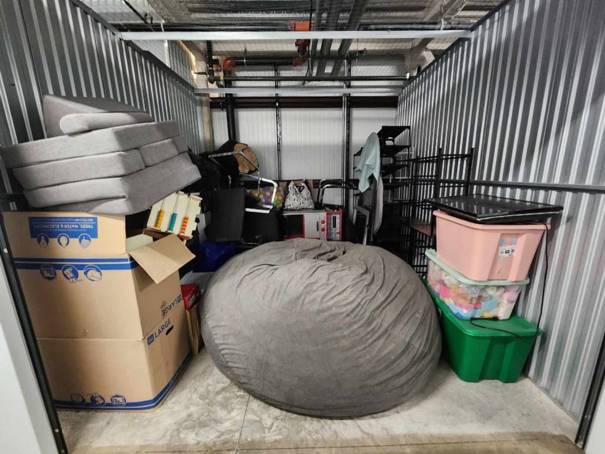 10 x 10 storage unit in Chicago, IL