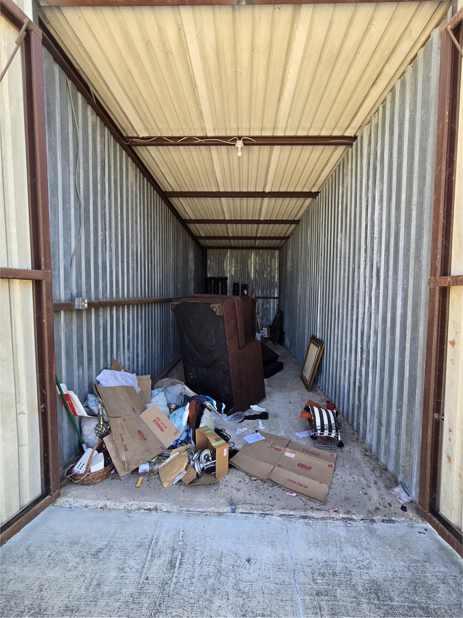 10 x 27 storage unit in Houston, TX