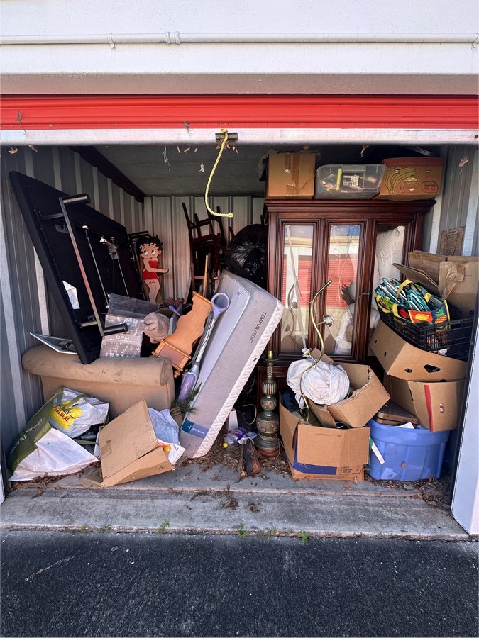 10 x 10 storage unit in Eustis, FL