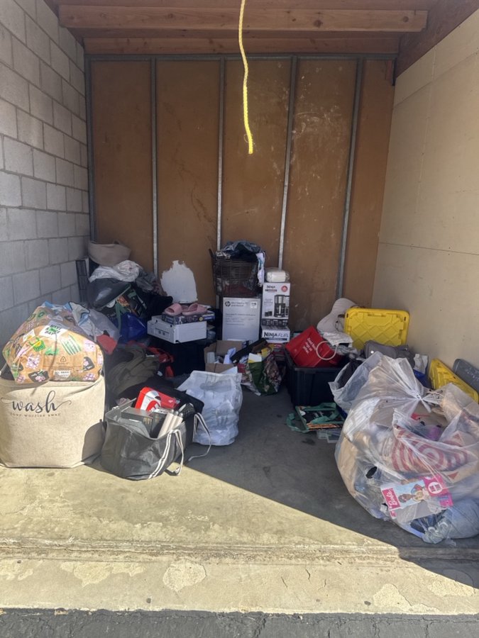 10 x 10 storage unit in Palmdale, CA