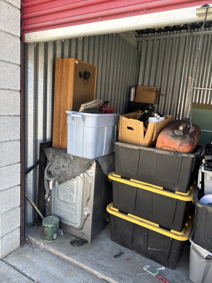 10 x 10 storage unit in Hemet, CA