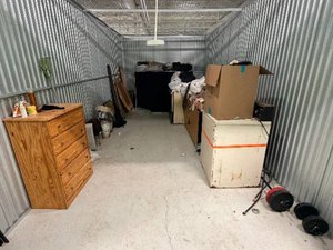 10 x 20 unit in Milwaukee