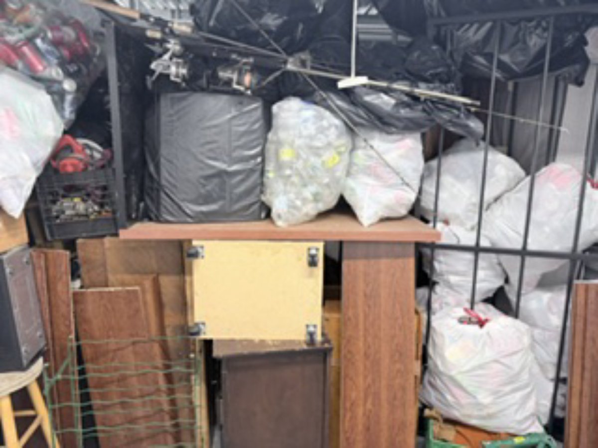 10 x 10 storage unit in Hicksville, NY