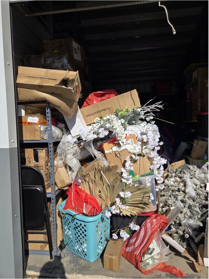10 x 20 storage unit in Parlin, NJ