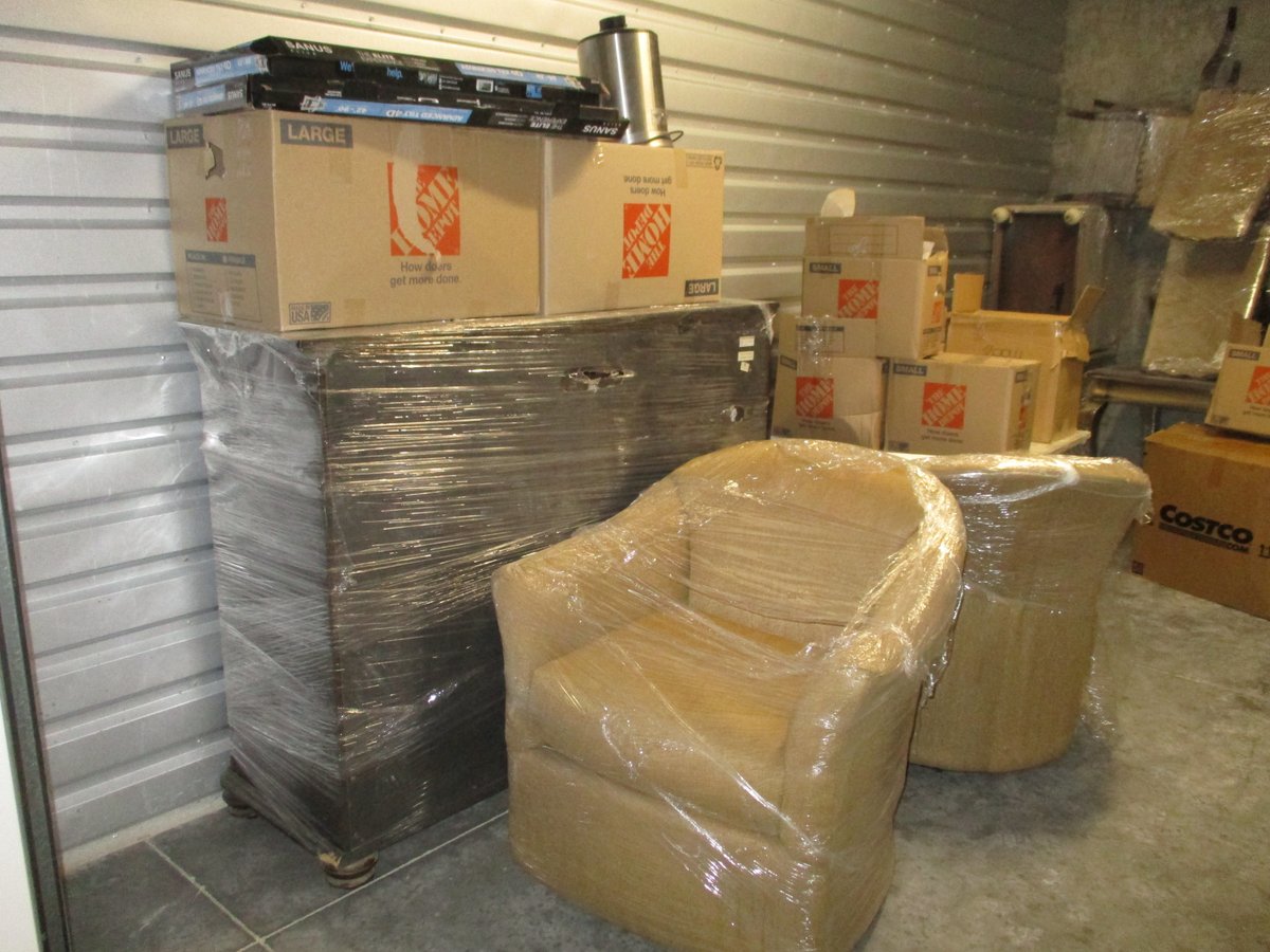 10 x 18 storage unit in Poway, CA