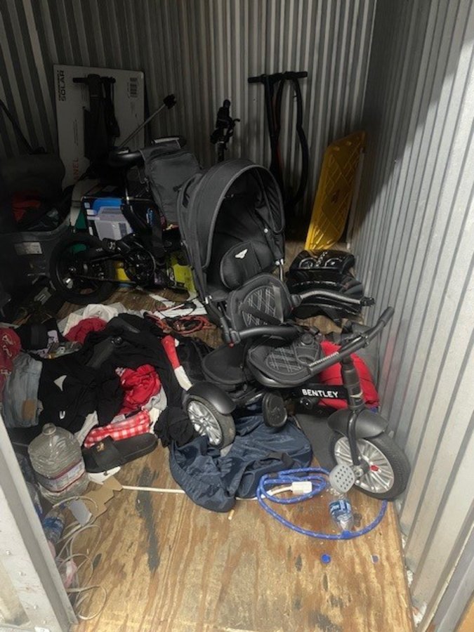 10 x 10 storage unit in Sylmar, CA