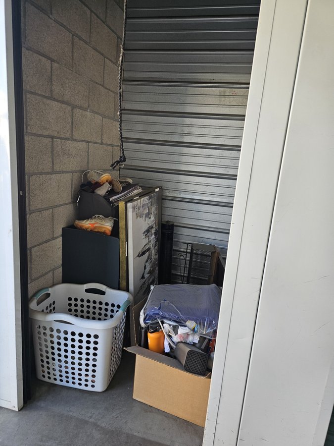 4 x 5 storage unit in Pomona, CA