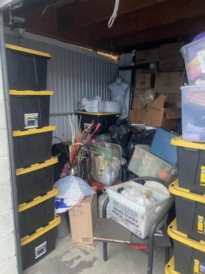 10 x 10 storage unit in Sylmar, CA