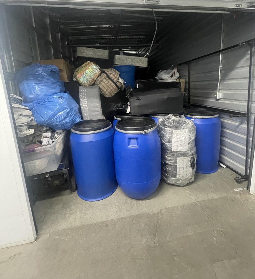 10 x 20 storage unit in Los Angeles, CA