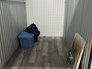 5 x 10 unit in Saginaw