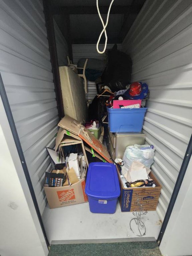 5 x 10 storage unit in Batavia, IL