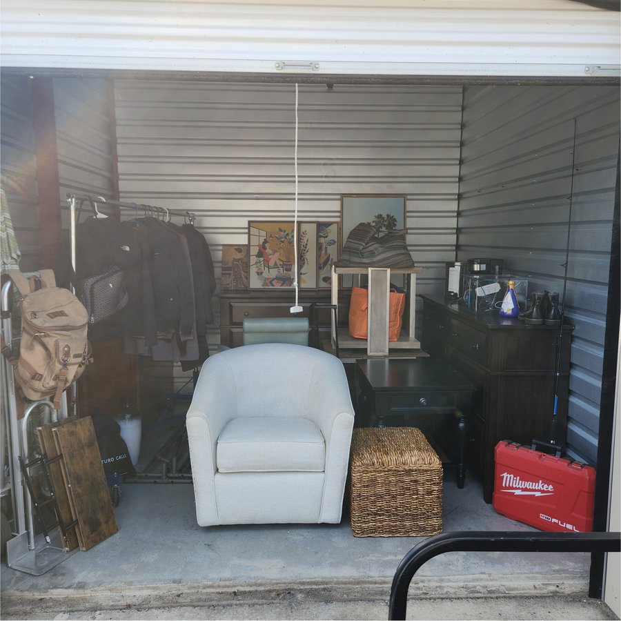 10 x 10 storage unit in Wildwood, FL
