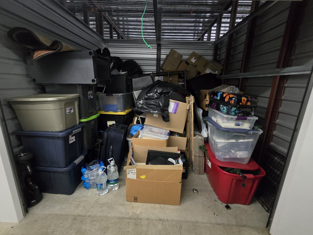 10 x 10 storage unit in Pasadena, MD