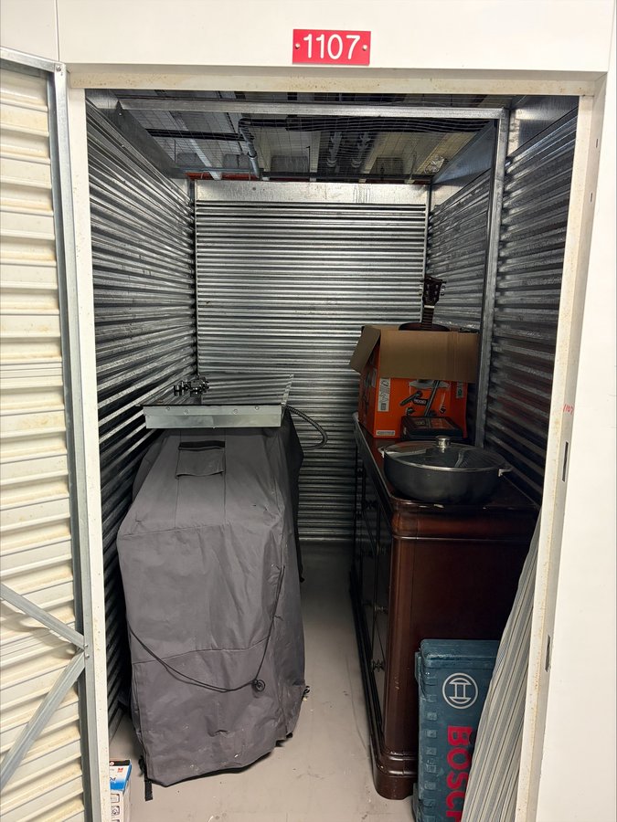 5 x 10 storage unit in Miami, FL