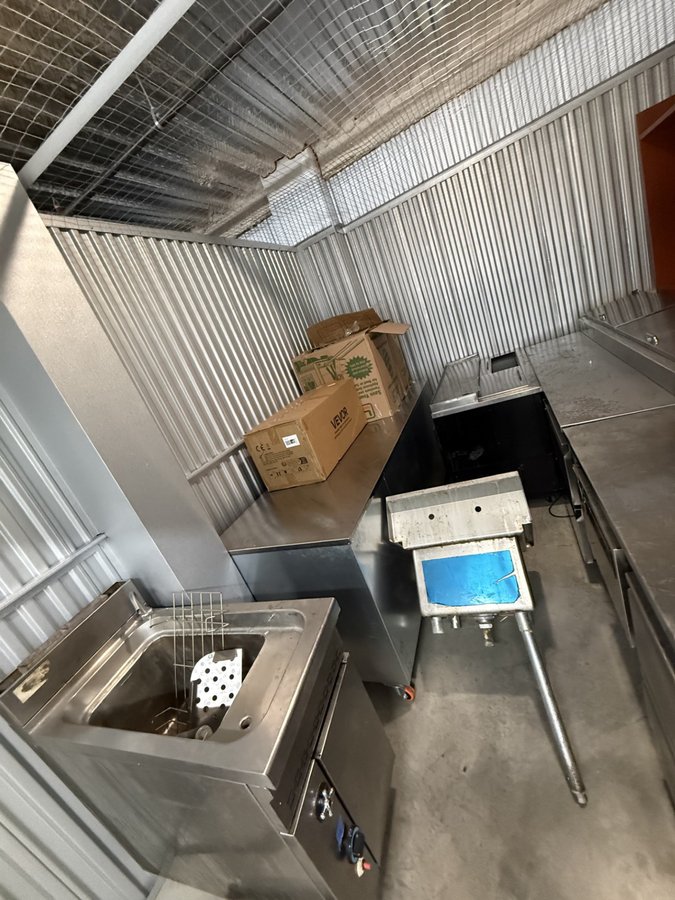 20 x 14 storage unit in Hempstead, NY