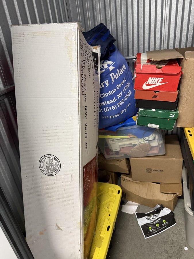 6 x 5 storage unit in Hempstead, NY