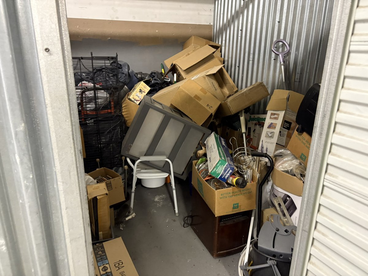 10 x 10 storage unit in Philadelphia, PA