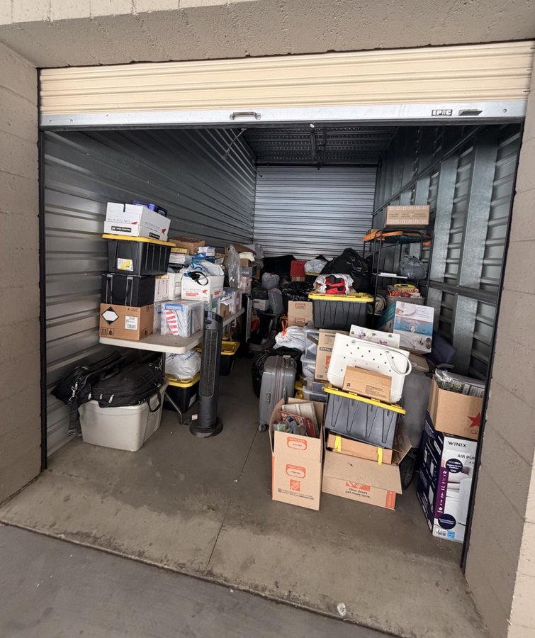 10 x 20 storage unit in Harbor City, CA