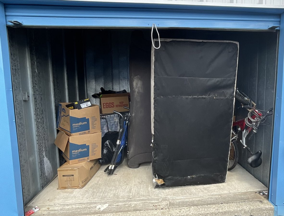 10 x 9 storage unit in Warren, MI