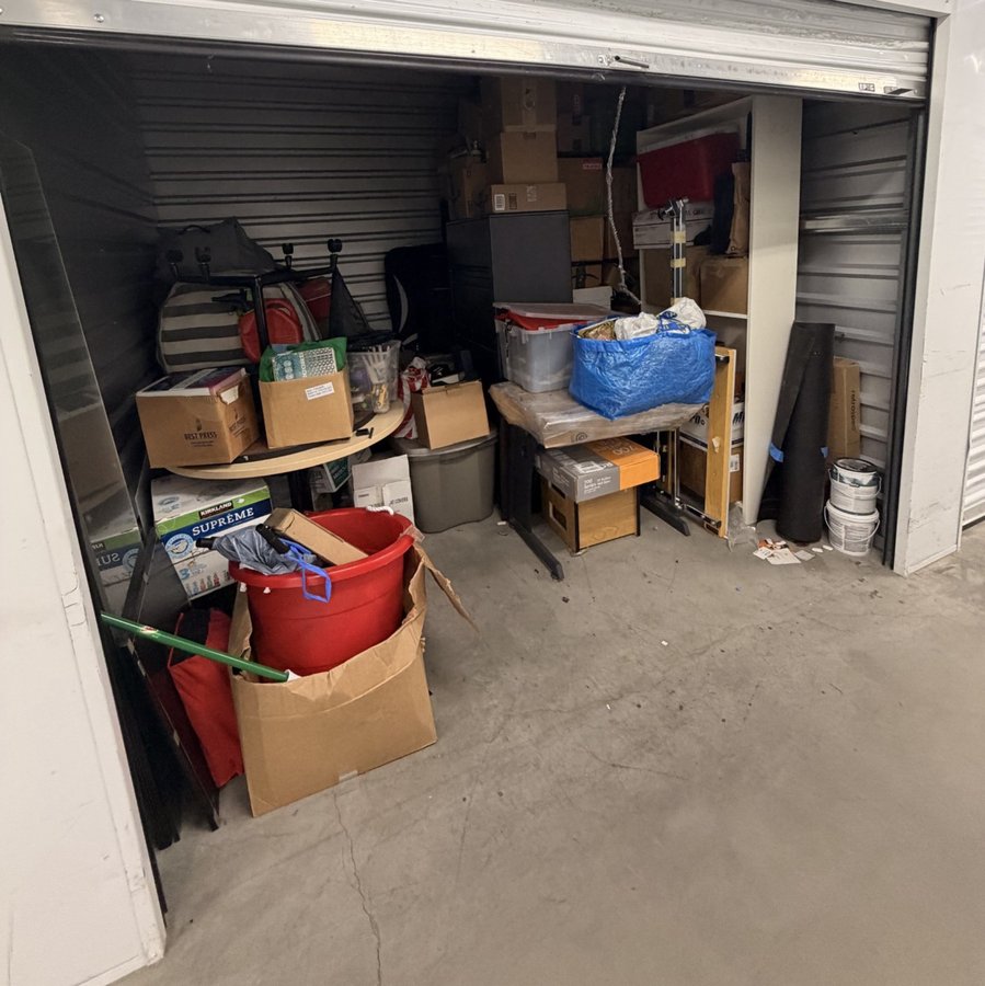 10 x 10 storage unit in Harbor City, CA