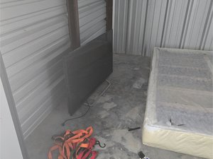10 x 10 unit in Fayetteville
