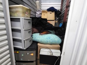 5 x 10 unit in Middle River