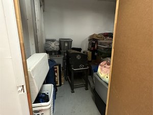 9 x 10 unit in Gainesville