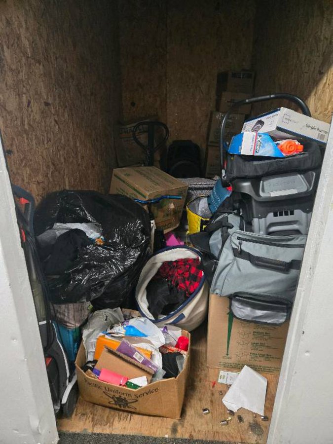 5 x 10 storage unit in Hawthorne, CA