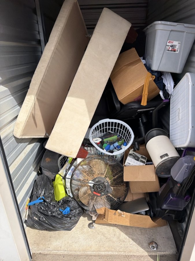 5 x 10 storage unit in Burton                   , MI