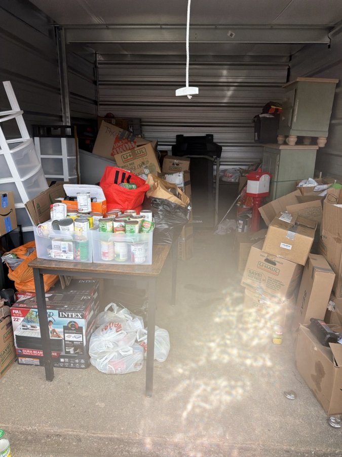 10 x 15 storage unit in Burton                   , MI