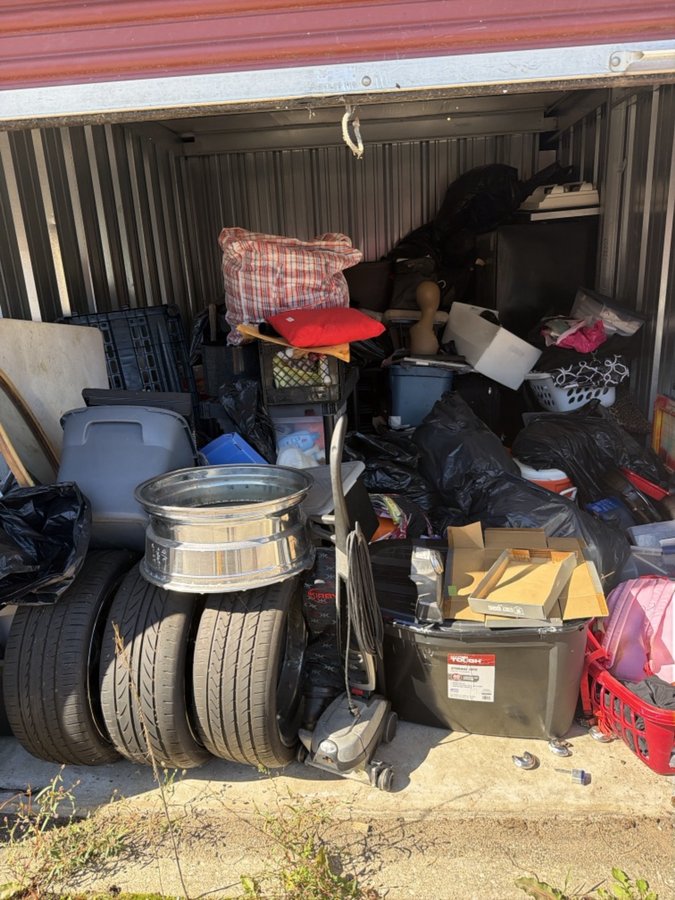 10 x 15 storage unit in Burton                   , MI