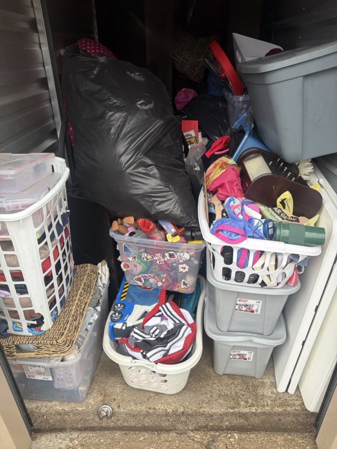 5 x 10 storage unit in Burton                   , MI