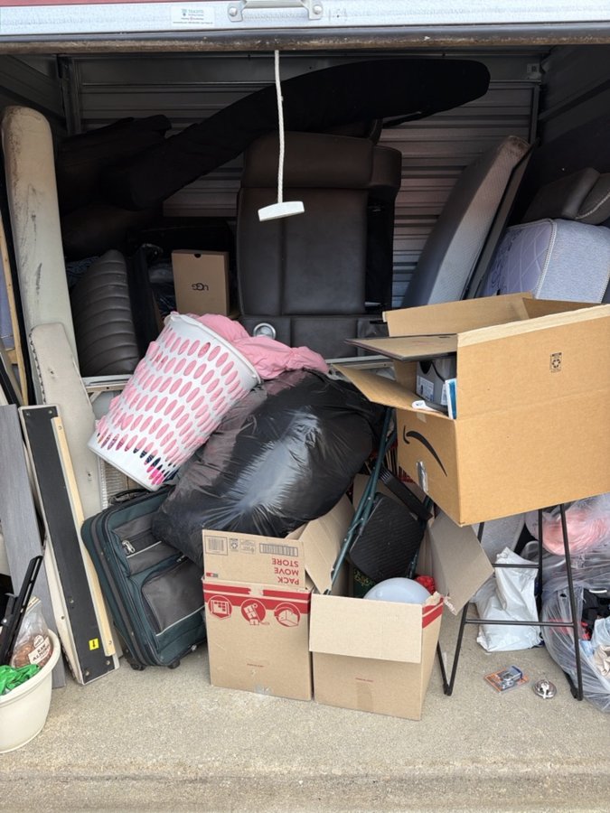 10 x 10 storage unit in Burton                   , MI