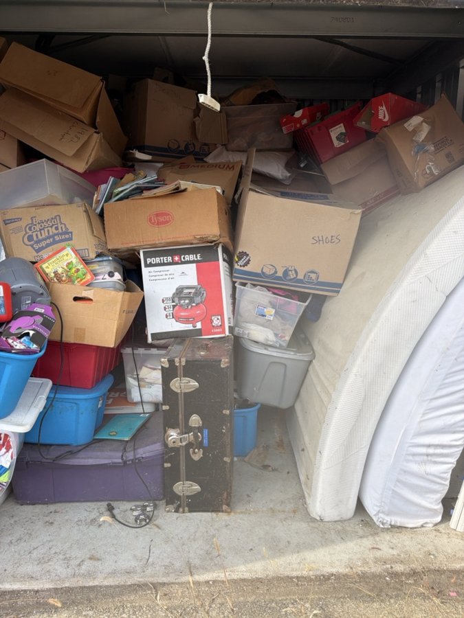 10 x 10 storage unit in Burton                   , MI