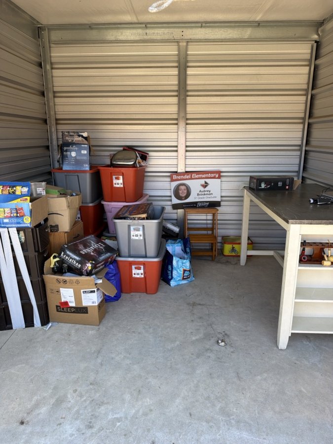 10 x 10 storage unit in Burton                   , MI