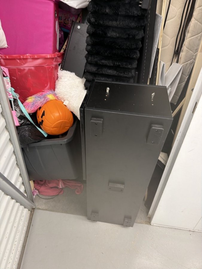 5 x 10 storage unit in Flint, MI
