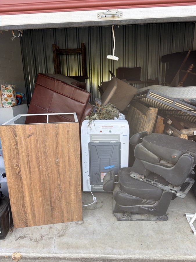 14 x 14 storage unit in Burton                   , MI