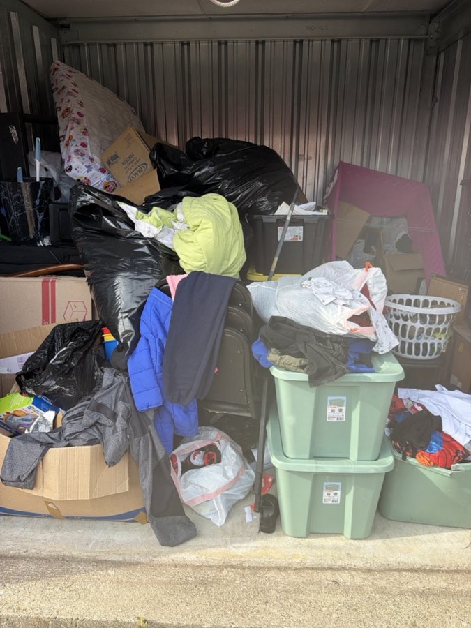 10 x 10 storage unit in Burton                   , MI