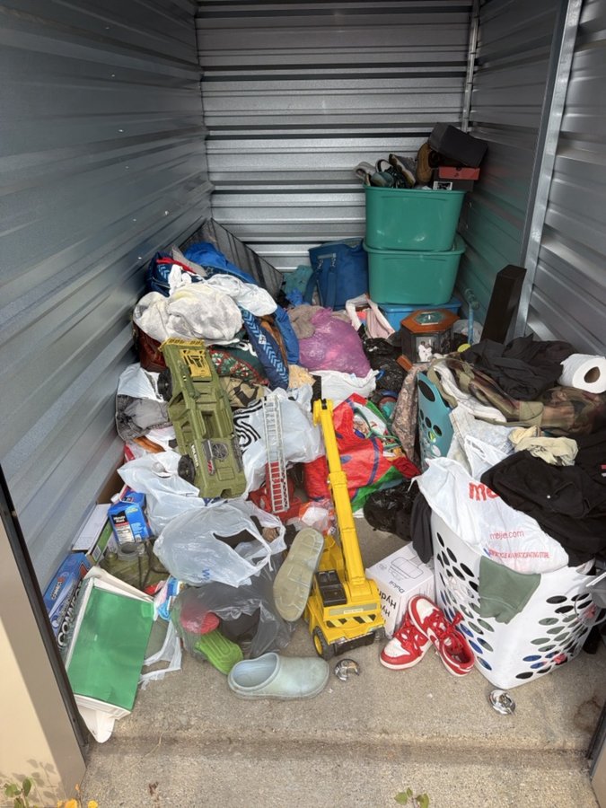 5 x 10 storage unit in Burton                   , MI