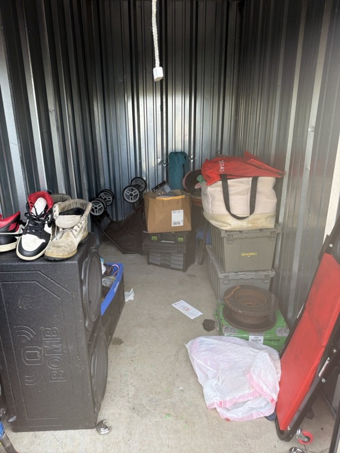 5 x 10 storage unit in Burton                   , MI