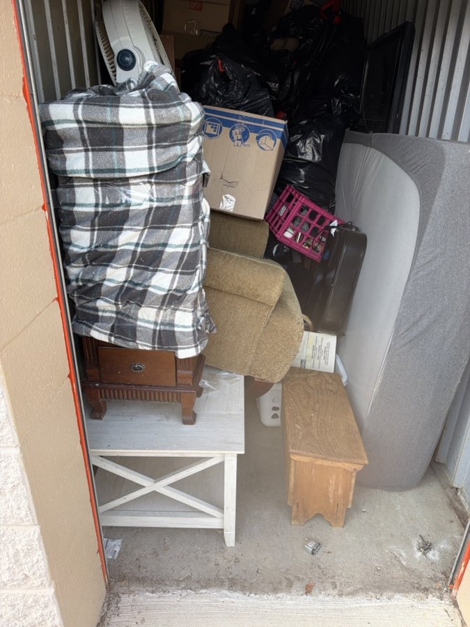 5 x 15 storage unit in Flint, MI