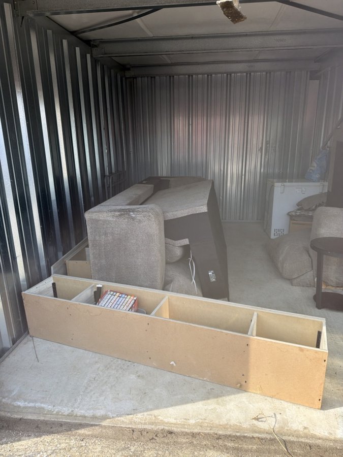 10 x 15 storage unit in Burton                   , MI