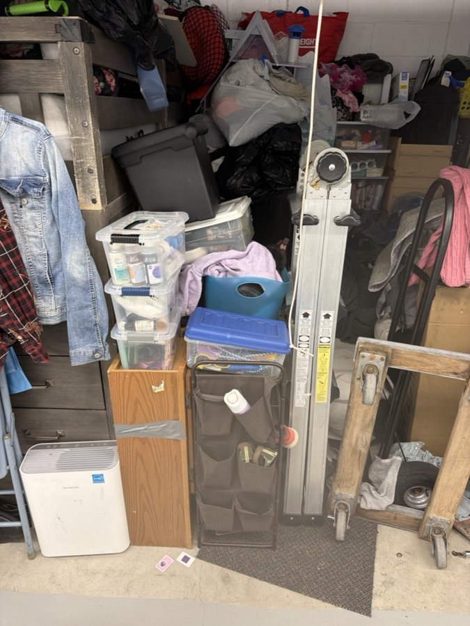 10 x 10 storage unit in Flint, MI
