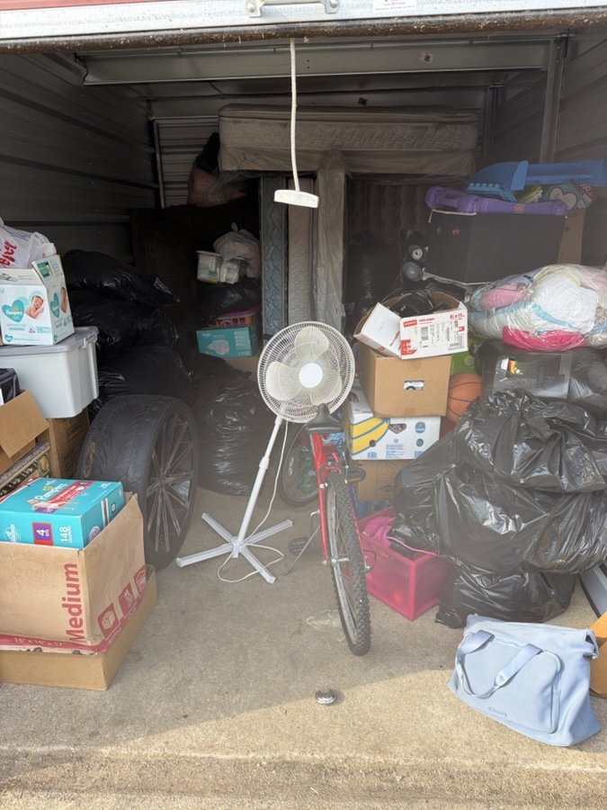 10 x 15 storage unit in Burton                   , MI