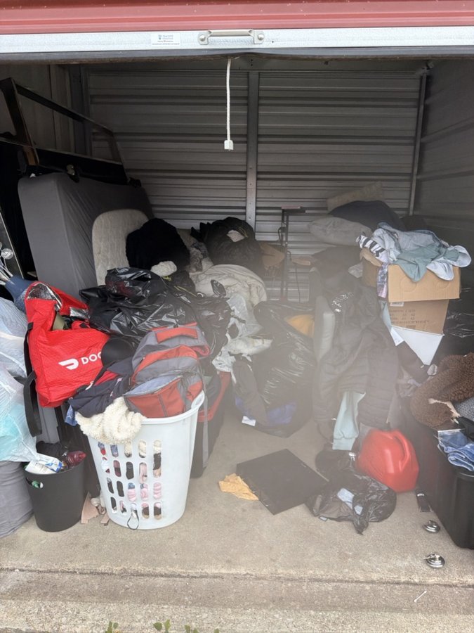 10 x 10 storage unit in Burton                   , MI