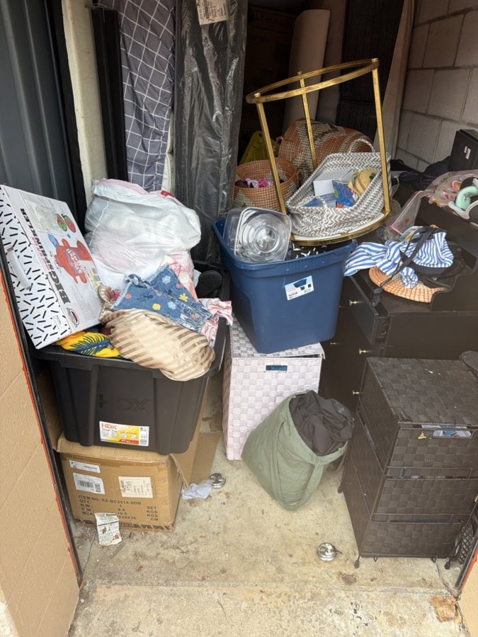 5 x 15 storage unit in Flint, MI