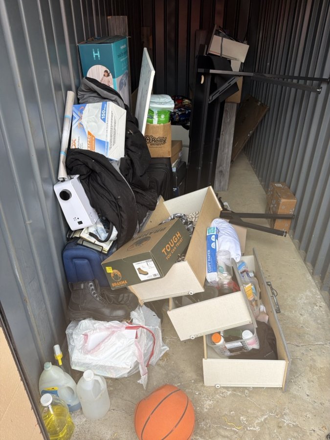 5 x 15 storage unit in Flint, MI
