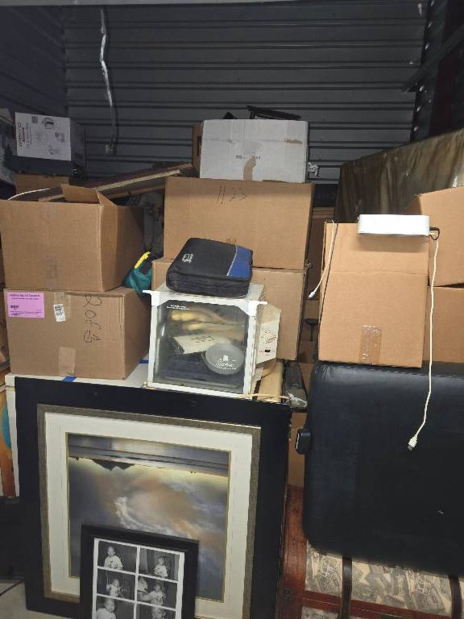 10 x 10 storage unit in Florissant, MO
